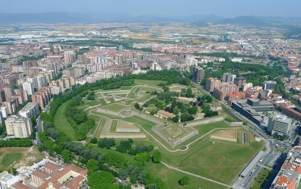 Hostal Arriazu Pamplona Exteriér fotografie