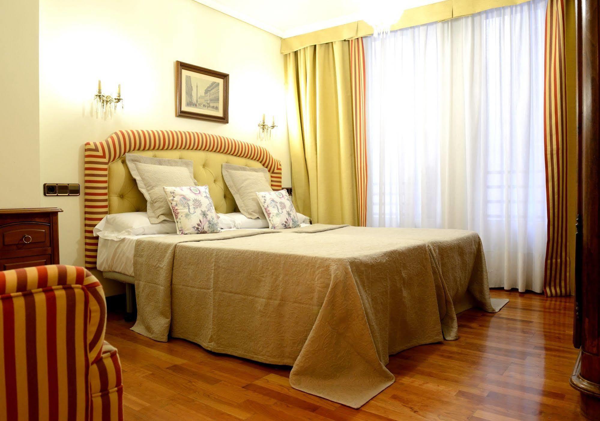 Hostal Arriazu Pamplona Exteriér fotografie