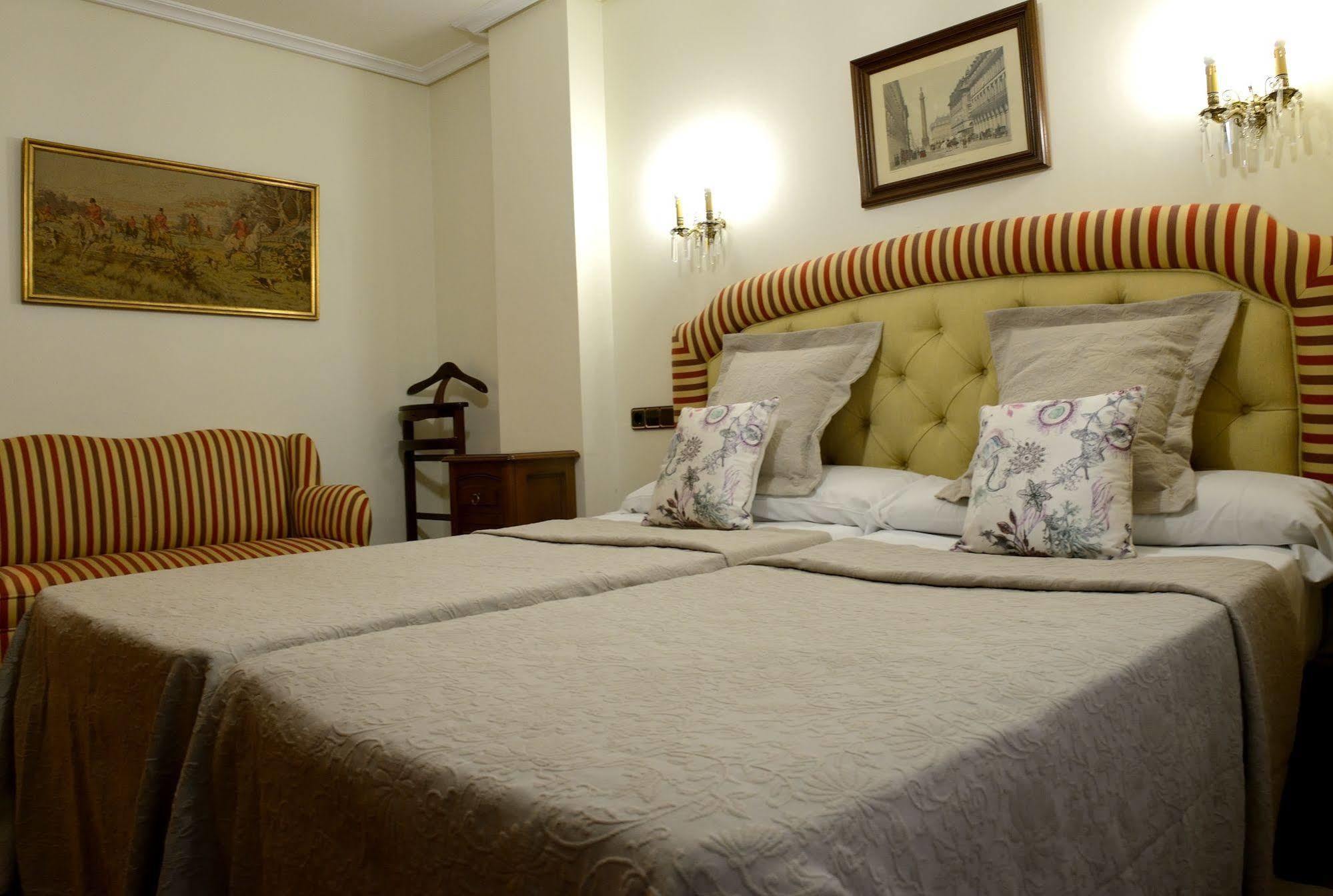 Hostal Arriazu Pamplona Exteriér fotografie