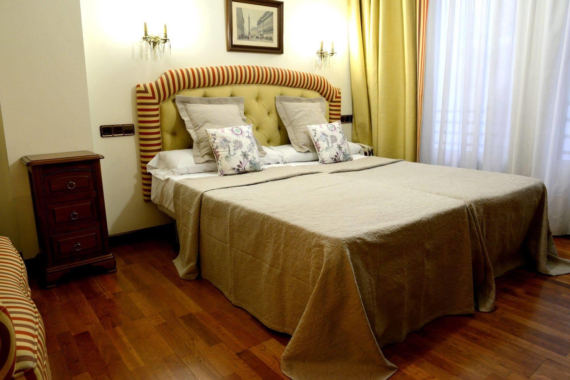 Hostal Arriazu Pamplona Exteriér fotografie