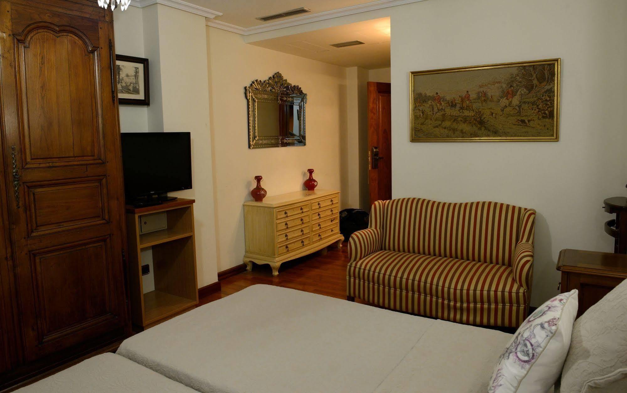 Hostal Arriazu Pamplona Exteriér fotografie